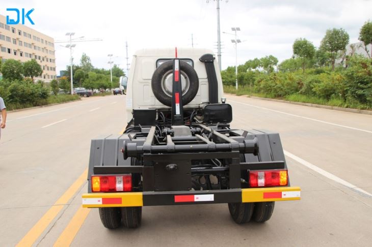 3m³ Hook Garbage Truck